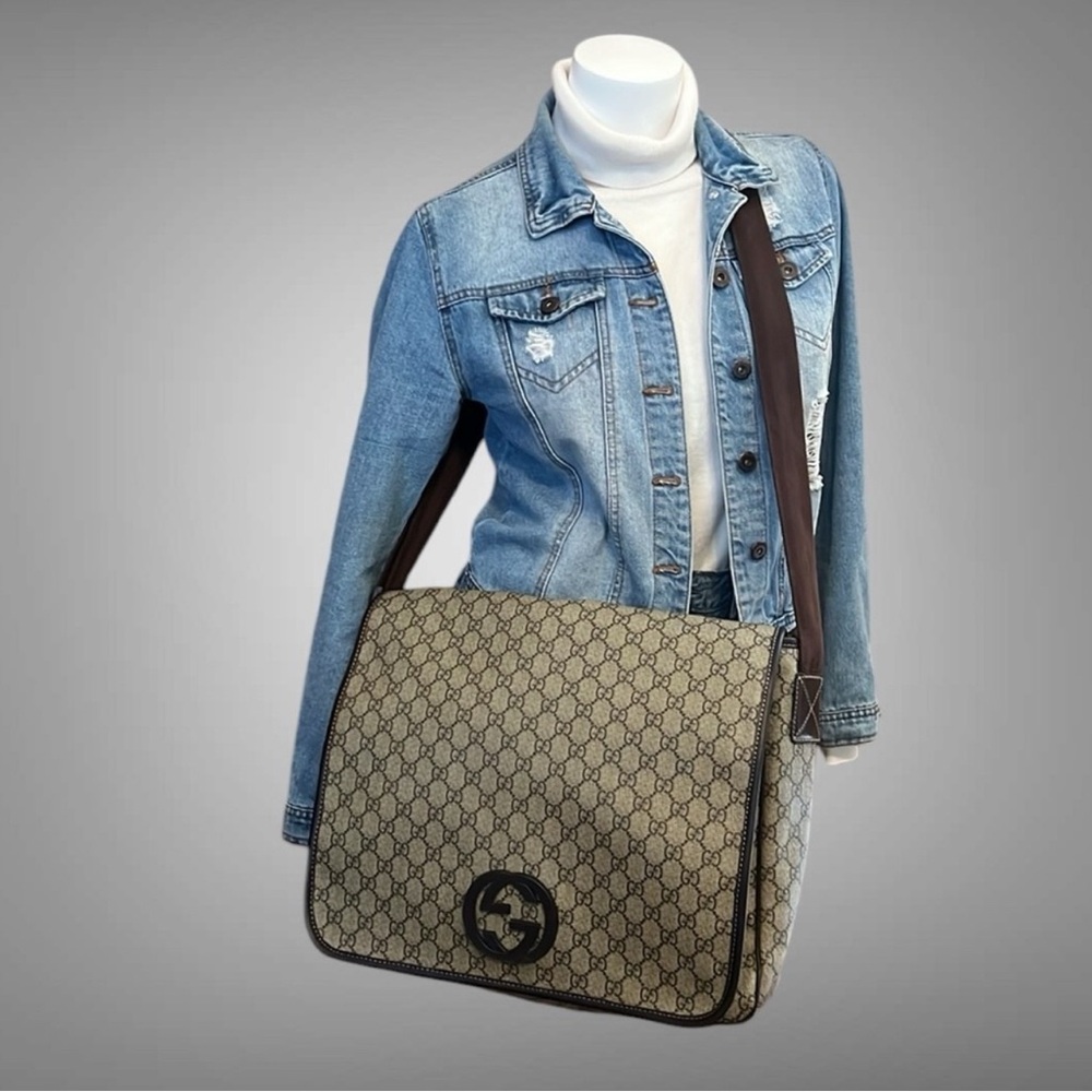A407- 💯 % authentic Gucci crossbody bag